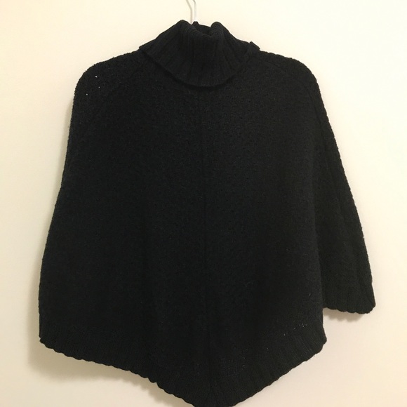 Cable knit poncho - Picture 2 of 2